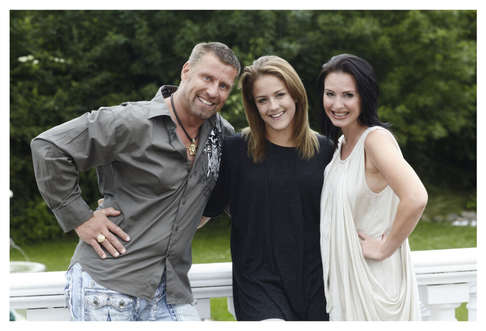Michael, Camilla og Maria i 'Familien fra Holtewood' (Foto: TV3) Michael, Camilla og Maria i 'Familien fra Holtewood' (Foto: TV3)