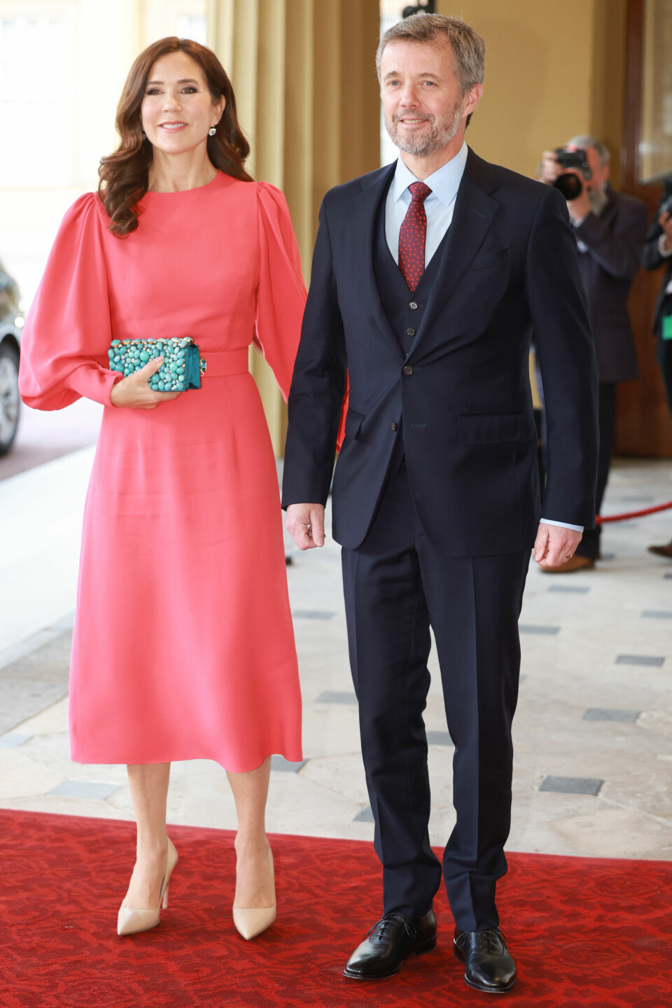 Kronprins Frederik og kronprinsesse Mary til en reception på Buckingham Palace i London dagen før Charles' kroning.