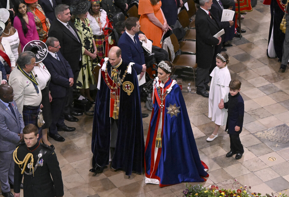 Prins William og prinsesse Kate til kong Charles' kroning.