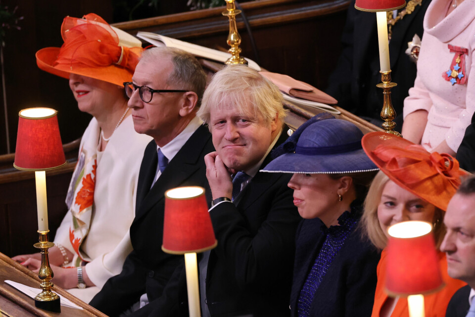 Theresa May, Philip May, Boris Johnson, Carrie Johnson og Liz Truss var til stede ved kroningen.