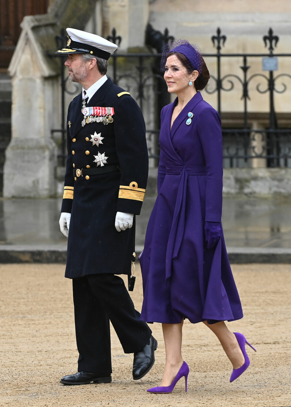 Kronprins Frederik og kronprinsesse Mary til kroningen af kong Charles.