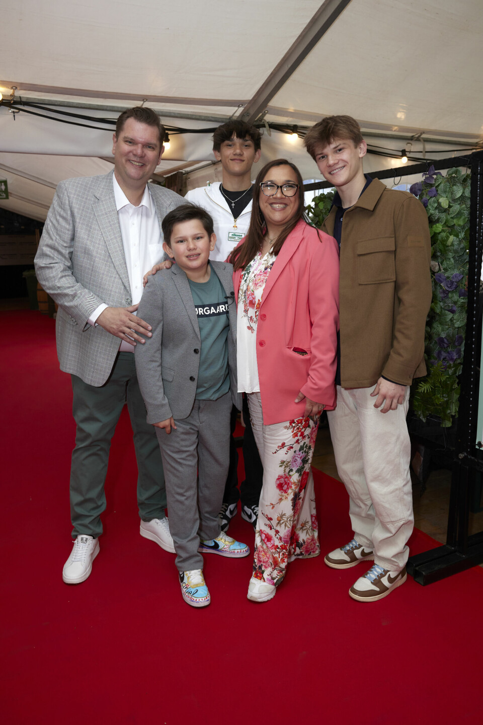 Premiere på 'Odense Sommerrevy' 2023 Direktør Lars Arvad med familien, hustru Michelle Arvad og sønnerne Daniel, Jonathan og William