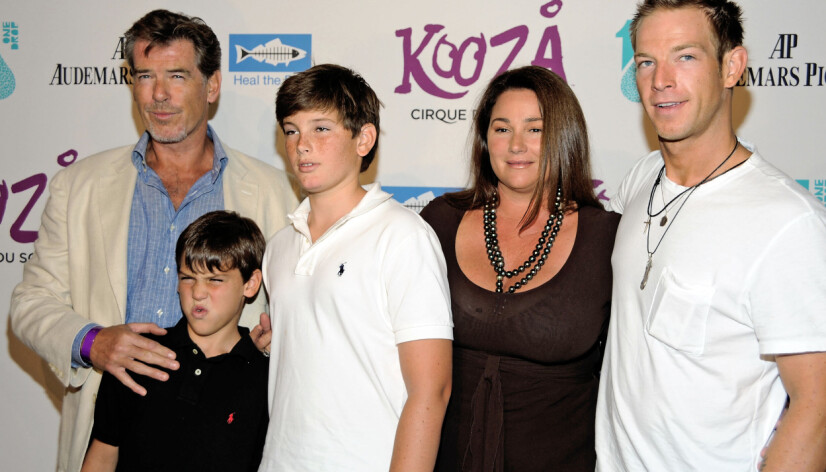Pierce Brosnan i 2009 med konen, Keely Shaye
Smith, og hans tre børn, fra venstre Paris, Dylan og
Sean. Han har mistet kontakten til adoptivsønnen,
Christopher, der har kæmpet med stofmisbrug de
seneste 25 år.