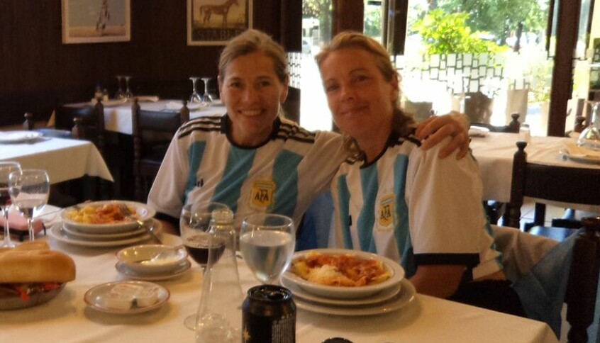 Susie og Heidi så VM kampen efter sejren i 'Først til verdens ende'