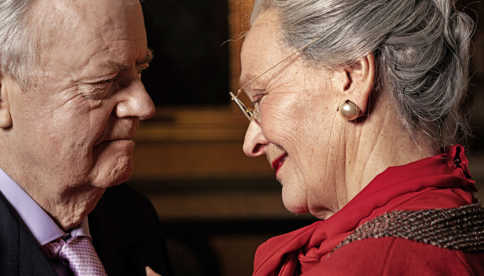 Musicalen kommer blandt andet rundt om mødet med Henri
og den svære balance mellem
familie og forpligtelser. Danskernes hårde behandling af
prinsgemalen, et familieliv i
pressens søgelys og afskeden
med dem, man elsker.