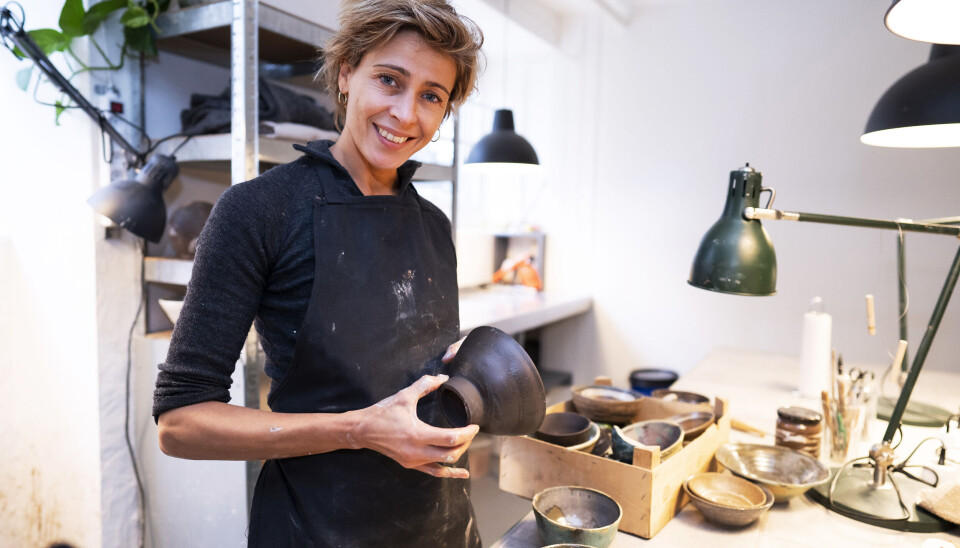 Det er fire år siden,
at Laura realiserede sin drøm om
eget keramikværksted og butik på
Nørrebro, og i dag
kan hun leve af det. Det er fire år siden,
at Laura realiserede sin drøm om
eget keramikværksted og butik på
Nørrebro, og i dag
kan hun leve af det.