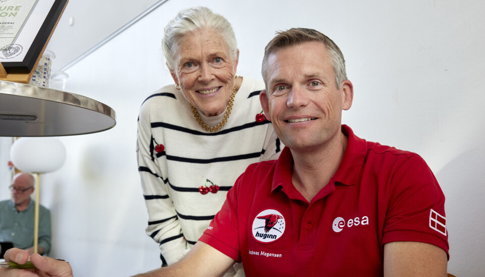 Med til pressemødet var astonautens mor, Lisa Bjerregaard. Med til pressemødet var astonautens mor, Lisa Bjerregaard.