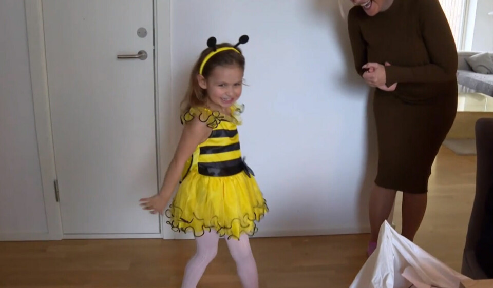 Alba som den sødeste bi. (Foto: TV3/Viaplay)