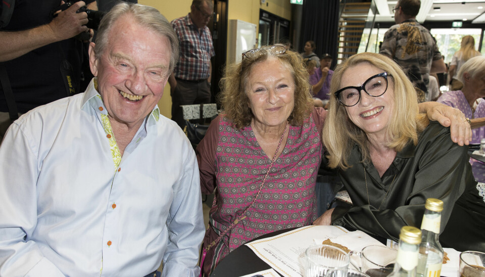 Kirsten sad sammen med Solbjørg Højfeldt, 75, og Henning
Jensen, 80. Solbjørg modtog et legat fra Sam Besekows
Fond.