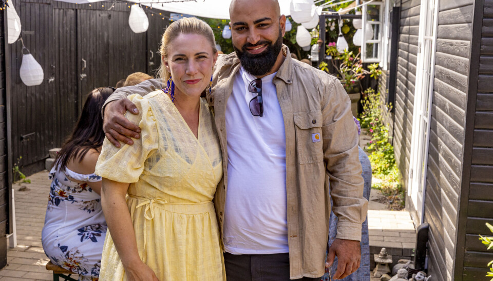 Mette Helena havde også inviteret sin nye meddommer på 'Nybyggerne' Önder Yazar. – Vi har allerede
hængt meget ud sammen og er blevet rigtig gode
venner, fortæller indretningsarkitekten. Mette Helena havde også inviteret sin nye meddommer på 'Nybyggerne' Önder Yazar. – Vi har allerede
hængt meget ud sammen og er blevet rigtig gode
venner, fortæller indretningsarkitekten.