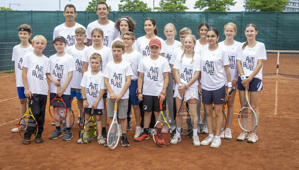 Kronprinsesse
Mary, 51, Frederik Løchte
Nielsen, 40,
og cheftræner
Tobias Ovi, 20,
med de glade
børn i Gladsaxe Tennis &
Padel Klub.