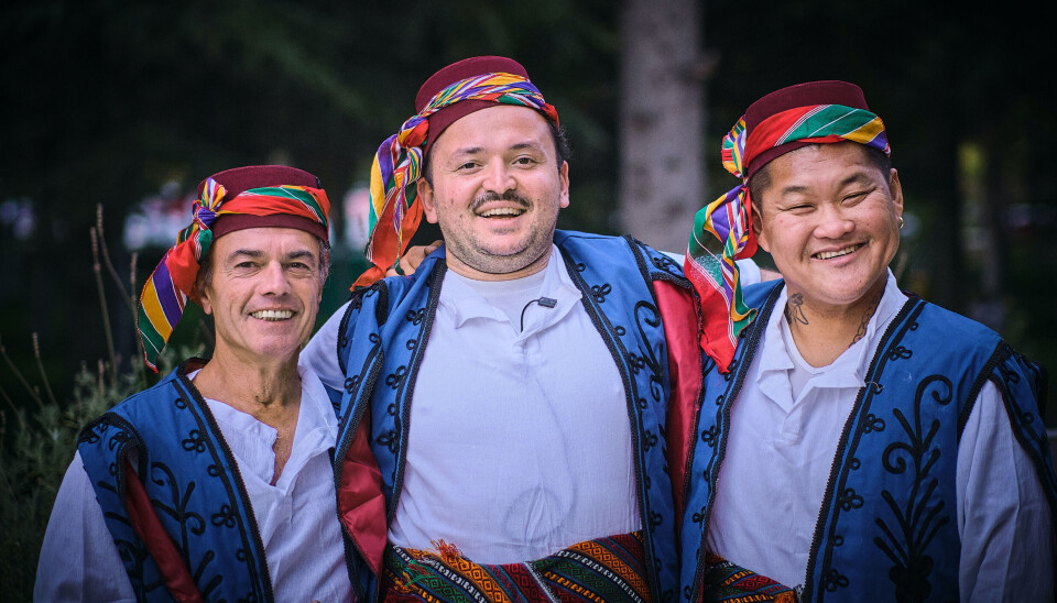 De tre sultne
mænd rejser
blandt andet til
Umuts hjemland, Tyrkiet,
hvor de møder
Umuts far. Optagelserne er
tre år gamle, og
der var 33 kg
mere af Umut
dengang.