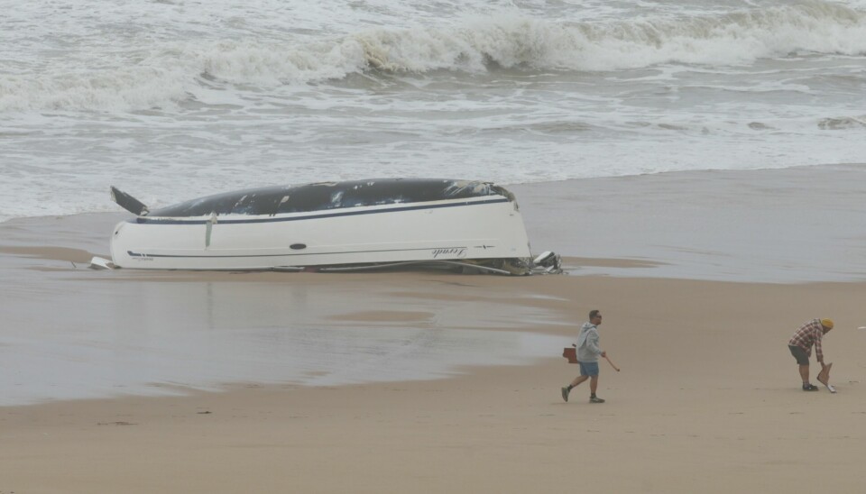 Vraget af båden skyllede op på stranden ved Praia Formosa.