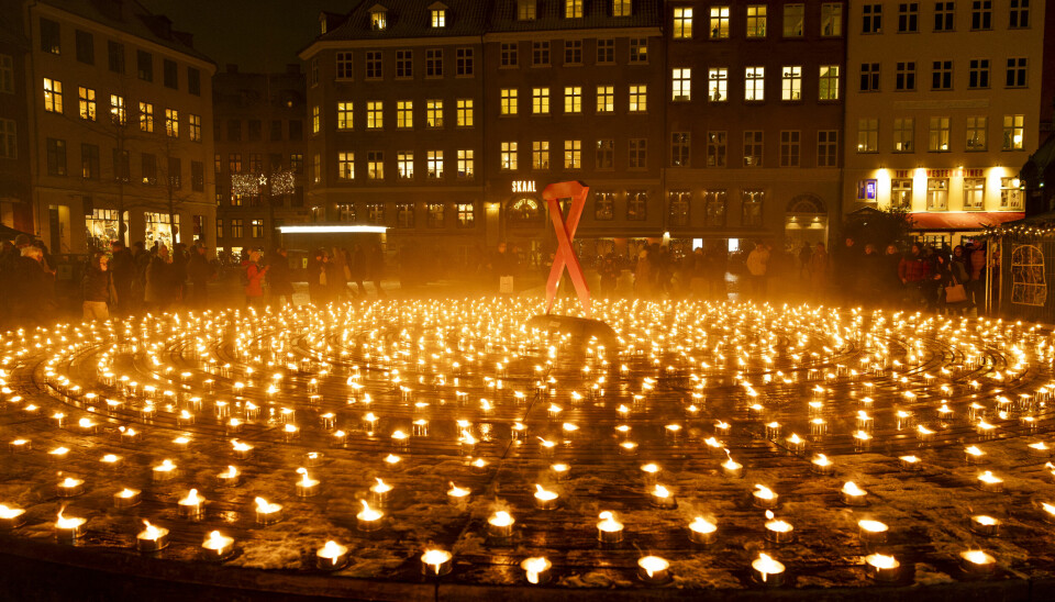 Det rørende syn med et tændt lys for de
danske ofre for HIV og AIDS. Over 2.500
er døde siden epidemiens begyndelse.