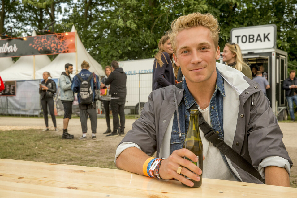 Andreas Jessen havde i år besluttet sig for at overnatte på Roskilde Festivalen og skulle derfor være der hele ugen. – Når festivalen er slut, skal jeg i sommerhus med min søn og noget af familien. Det bliver hyggeligt, lød det fra skuespilleren. (Foto: Michael Stub)