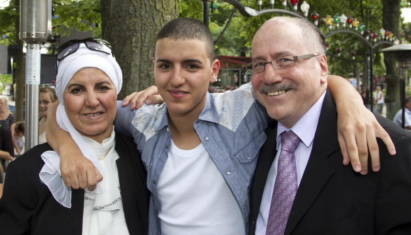 Basim Moujahid fejres på Plænen i Tivoli til sin 18-års fødselsdag i jul 2010 med hans forældre Zohra og Abdel Moujihad
