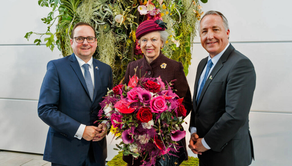 Messe-direktør, Oliver P. Kuhrt og Essens borgmester, Thomas Kufen, bød prinsessen velkommen med en enorm buket.