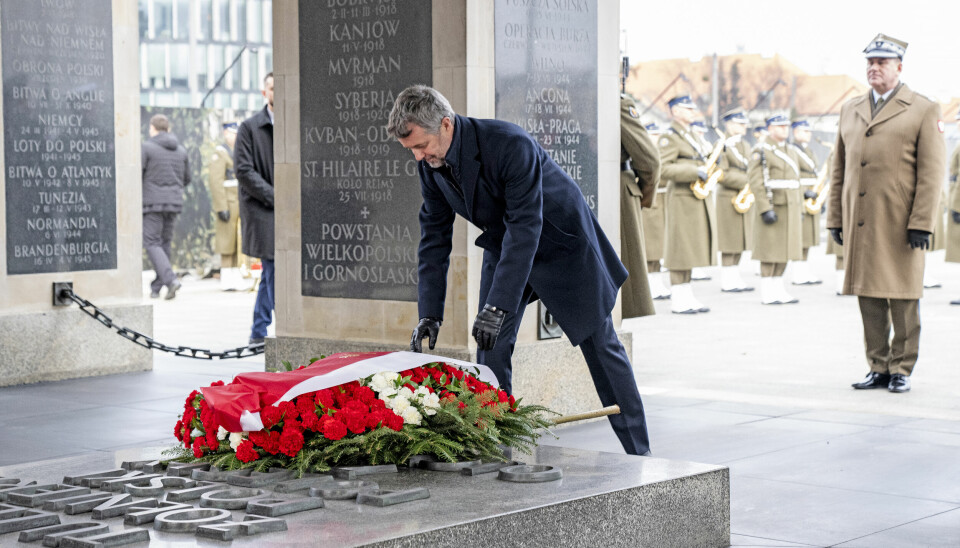 Ved mindesmærket for de soldater, som har mistet livet for Polen, lagde kongen en krans ved Den ukendte soldats grav.