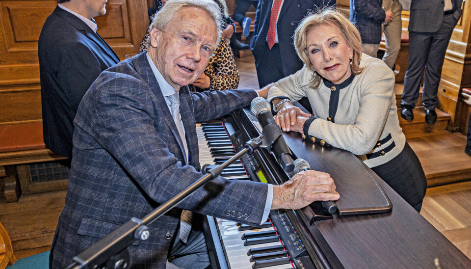 Pias hjerteveninde, Dorte Kollo, 76, kom direkte fra Tyskland for at synge for Pia, og hun blev flot akkompagnieret af pianisten Henrik Krogsgaard, 72.