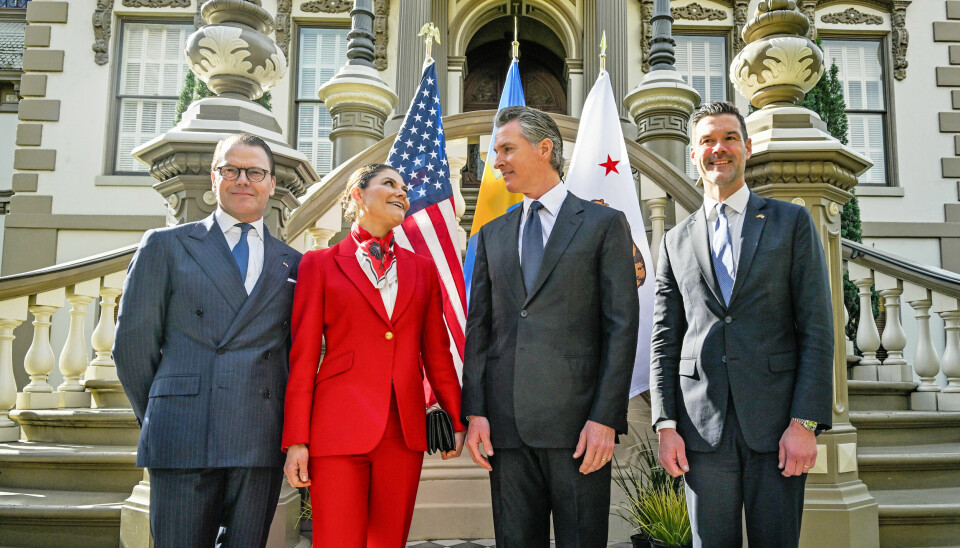 Prins Daniel og kronprinsesse Victoria i Sacramento sammen med guvernør Gavin Newsom og Sveriges minister for internationalt udviklingsarbejde, Johan Forssell.