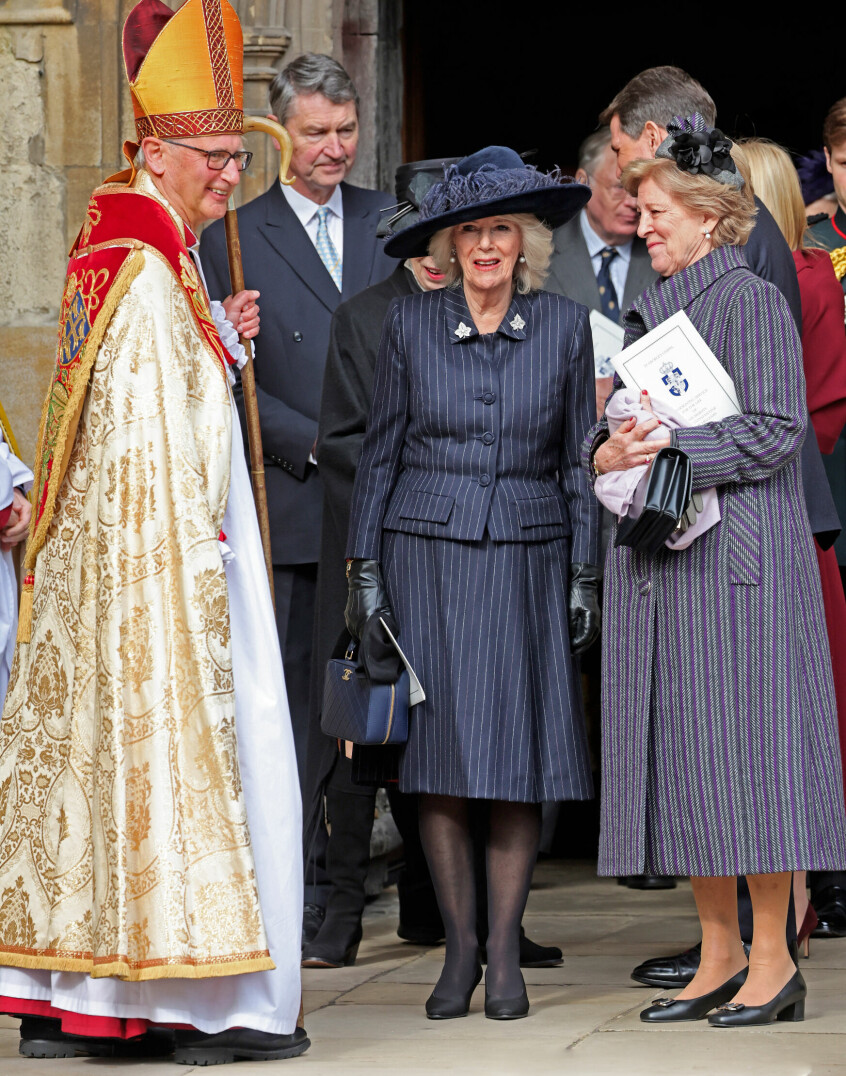 Dronning Camilla og dronning Anne-Marie med dekanen af Windsor, Christopher Cocksworth.