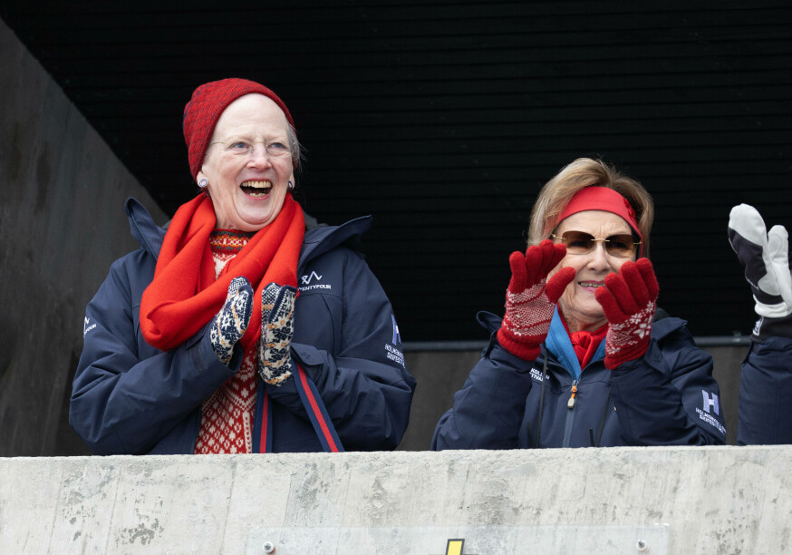 Dronning Margrethe og dronning Sonja ved FIS Nordic World Cup på Holmenkollen i Oslo.