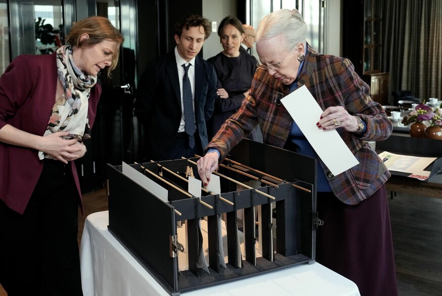 Dronning Margrethe til arbejdsmøde om Tivolis nye balletforestilling ”Klods-Hans”.