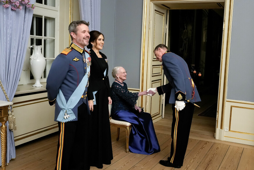 Kongeparret tog sammen med dronning Margrethe imod gæsterne.