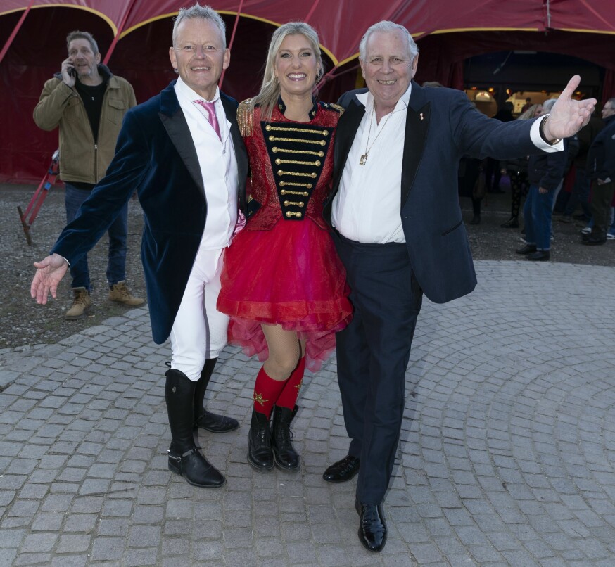 Cirkusdirektør Benny Berdino med værterne Bubber og Malene Qvist.