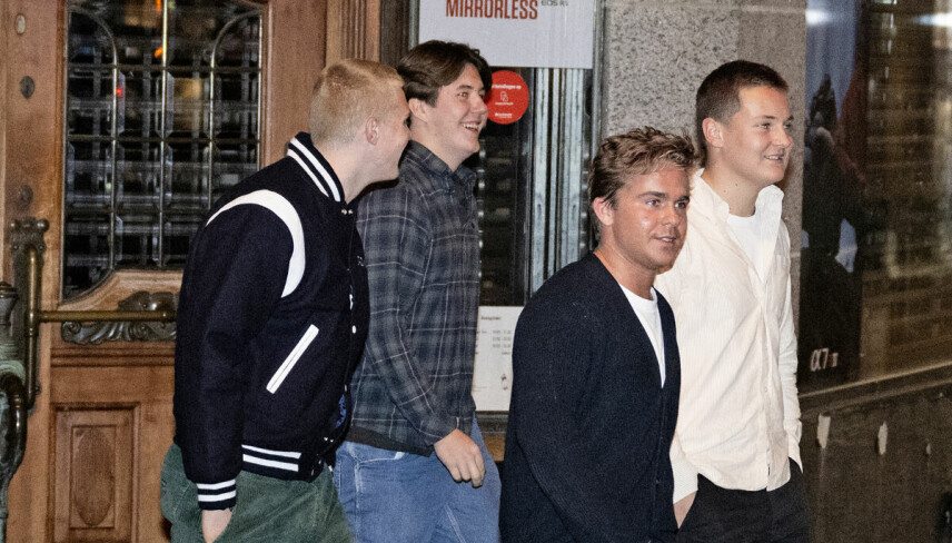 Kronprins Christian ses her på vej ud i det københavnske natteliv med sine venner i dagene efter sin 18-års fødselsdag.