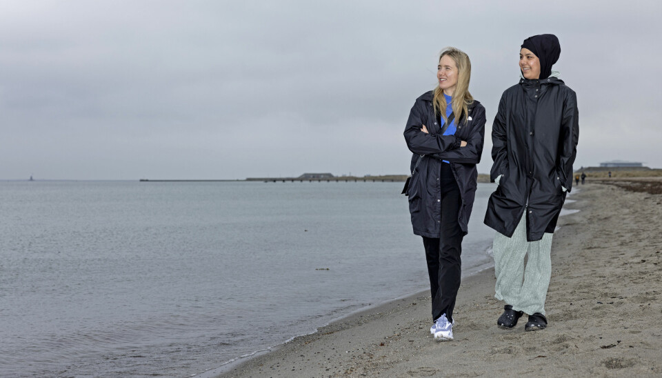 For kvinderne er Amager Strand et fast mødested, hvor de går ture sammen. Nadine (th.) er bosat i Brønshøj, mens Emilie bor i Høje Taastrup.
