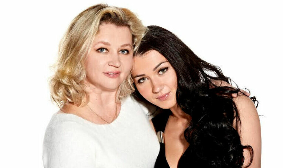 Irina sammen med sin mor i programmet 'Mig og min mor'. Foto: Krestine Havemann/SBS