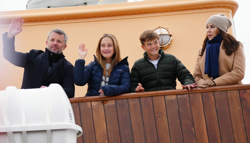 Den kongelige familie ankommer til Aasiaat i Grønland.