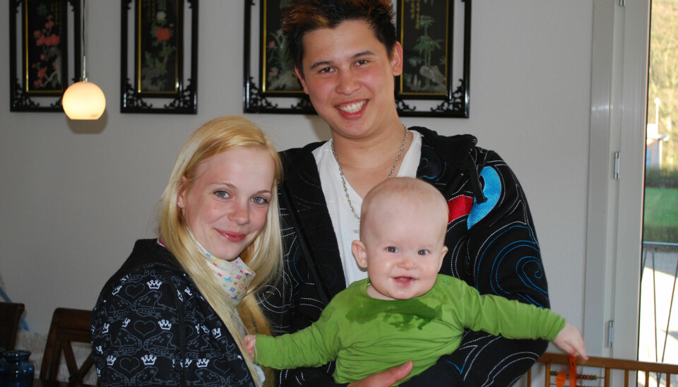 Sine sammen med eks-kæresten Christian og parrets fælles søn, Oliver. (Foto: Kanal 4)