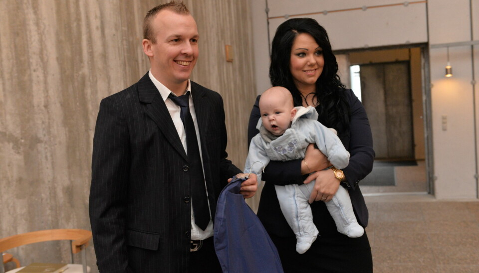 Camilla Framnes og Kevin, da de i slutningen af sidste år døbte deres første fælles barn. (Foto: Janus Nielsen)