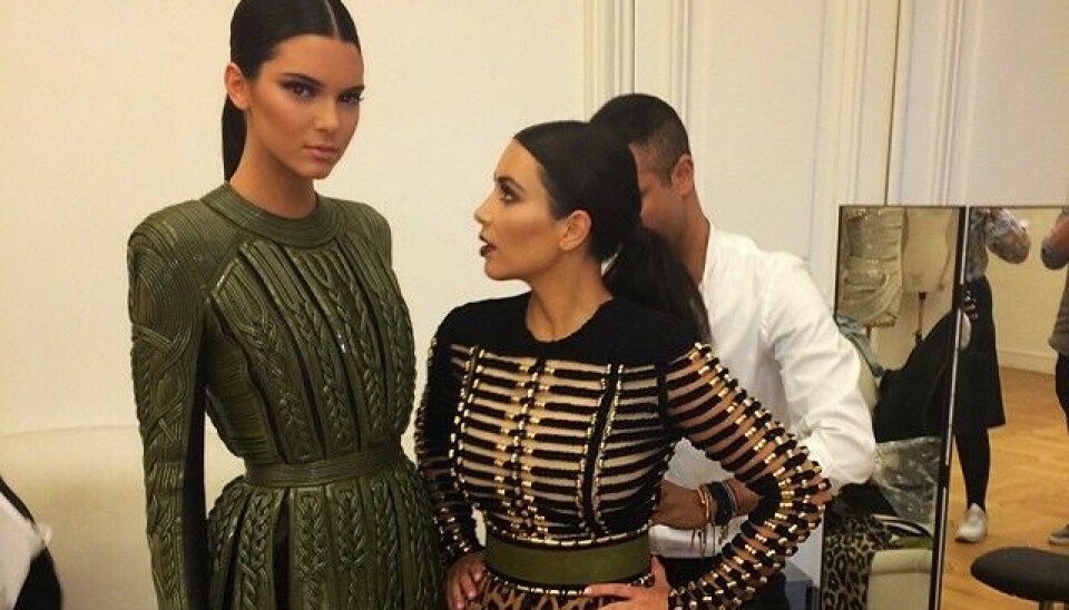 Kendall Jenner med storesøster Kim Kardashian (Foto: Instagram)