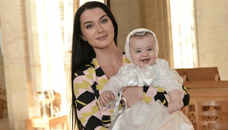 Irina og datteren Allessia til Allessias barnedåb i 2015. (Foto: Janus Nielsen)