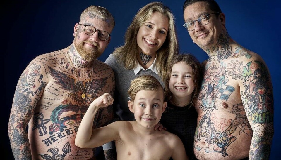 Jonas, Hannah og Morten  i 'Tattoo salonen' på TV3. (Foto: TV3)