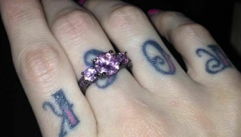 Michella har nu fået en ring på sin finger og kan se frem til parrets bryllup næste år. (Foto: Privat)