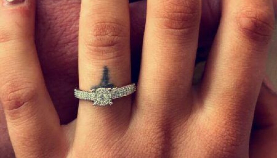 Det var denne smukke ring, som Amalie Kronil efterfølgende kunne tage på fingeren. (Foto: Privat)