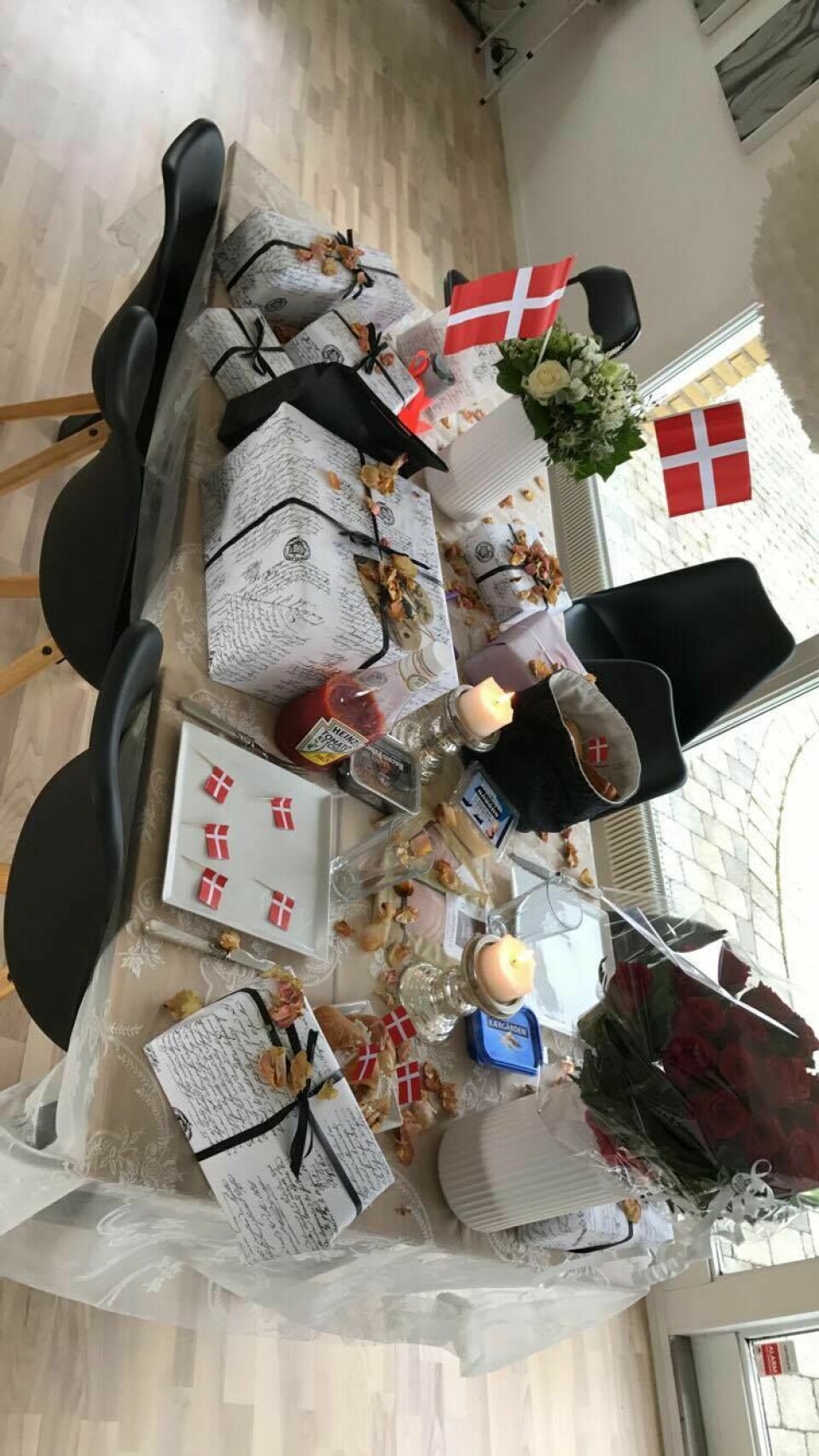 Nicklas havde haft gang i den store planlægning med lækker brunch og fødselsdagsbord - og altså en forlovelesring. (Foto: Privat)