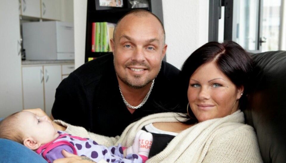 - Malucca får nærmest alt med My Little Pony. Jeg har været ude at købe fra bedste- og oldeforældre, så det er My Little Pony i stor stil. Ditlev og jeg har købt to My Little Pony-bamser fra Build-a-bear og nogle guldsko med lys og hjul under. De er SÅ grimme, men det er præcis dem hun ønsker sig, griner Nanna Eliasen. (Foto: Kanal 4) - Malucca får nærmest alt med My Little Pony. Jeg har været ude at købe fra bedste- og oldeforældre, så det er My Little Pony i stor stil. Ditlev og jeg har købt to My Little Pony-bamser fra Build-a-bear og nogle guldsko med lys og hjul under. De er SÅ grimme, men det er præcis dem hun ønsker sig, griner Nanna Eliasen. (Foto: Kanal 4)