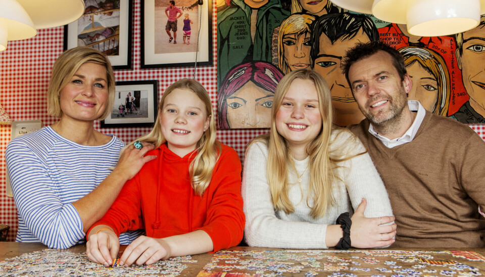 Katrine og hendes mand og døtre (Foto: Malene Porup)