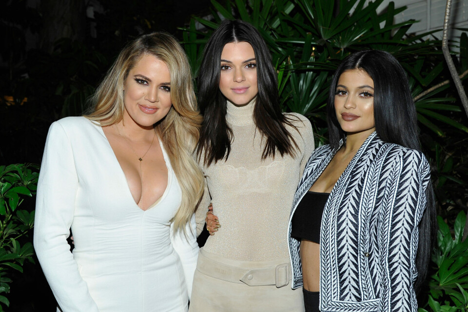 Kendall og Kylie Jenner sammen med deres søster Khloe Kardashian (Foto: John Sciulli/Getty Images for Calvin Klein) Kendall og Kylie Jenner sammen med deres søster Khloe Kardashian (Foto: John Sciulli/Getty Images for Calvin Klein)