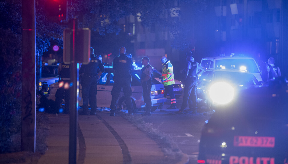 Biljagt på Silas Holsts stjålet bil 'Jytte' slutte på Tårnvej ved Roskildevej i Rødovre da bilen påkørte en lysmast. En 17-årig biltyv der var bag rettet blev anholdt sammen med to andre unge mænd der var med i bilen  (Foto: Ritzau Scanpix)