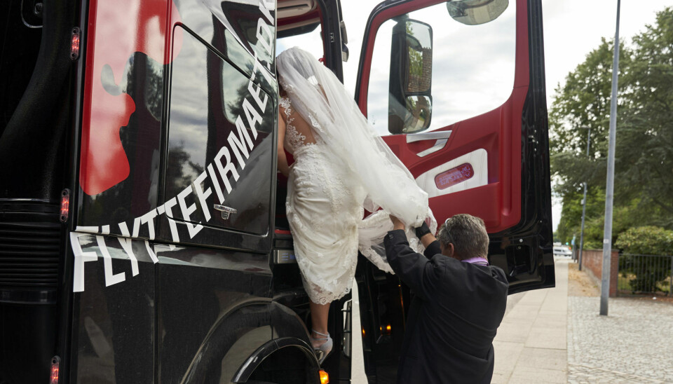 Sandra ankom i en lastbil fra Flyttefirmaet Sjælland, hvor hun til daglig arbejder i administrationen. (Foto: Janus Nielsen)