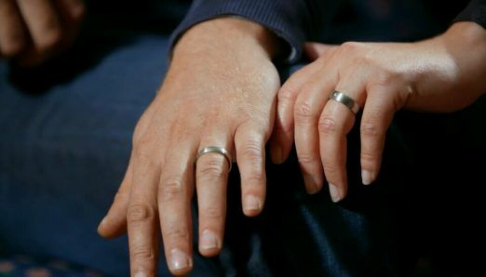 Efter frieriet gik Morten og Diana sammen ud og fandt nogle ringe som et symbol på deres kærlighed. (Foto: TV 2)