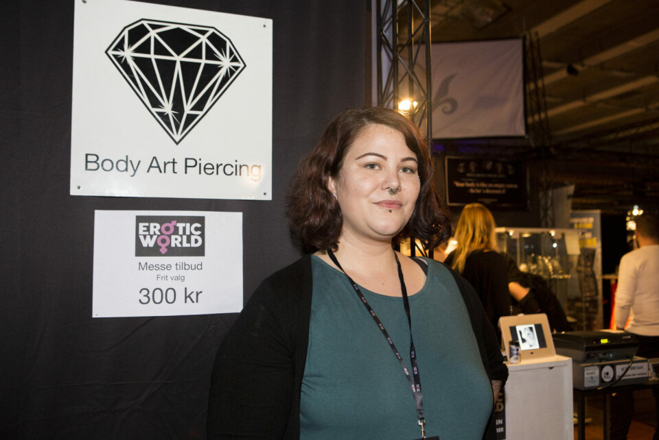 Hannah i 2018, hvor hun har sin egen piercing-butik 'Bellmod Piercing' (Foto: Malene Porup) Hannah i 2018, hvor hun har sin egen piercing-butik 'Bellmod Piercing' (Foto: Malene Porup)