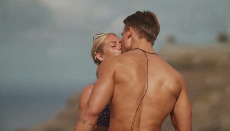 Kemien mellem Ida og Jonas er ikke til at tage fejl af i 'Love Island' (Foto: TV3)