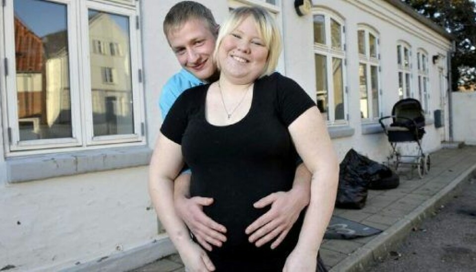 Stephanie og Jesper medvirkede sammen i 'De unge mødre' i 2010, men parret gik fra hinanden og trak sig hurtigt fra skærmen. (Foto: Kanal 4)